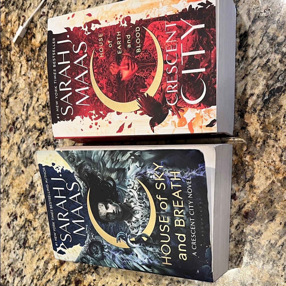 Sarah J. Maas Crescent City Paperback Set - Red & Blue Covers (Book 1 and 2)